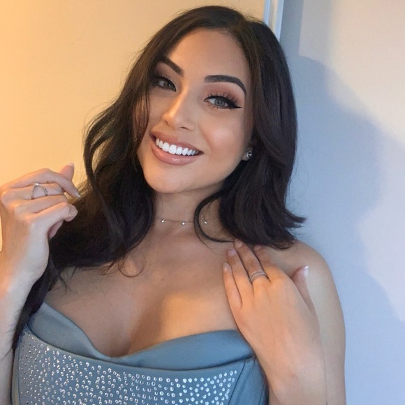 MEET YOUR SELLER💕 - Picture 3 of 8